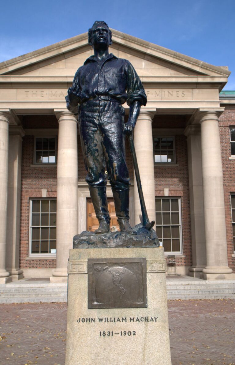 John_William_Mackay_statue